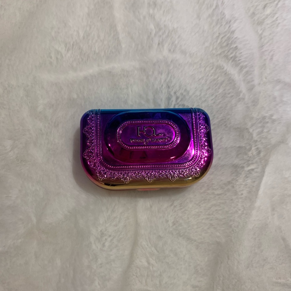Super cute eyelash holder case